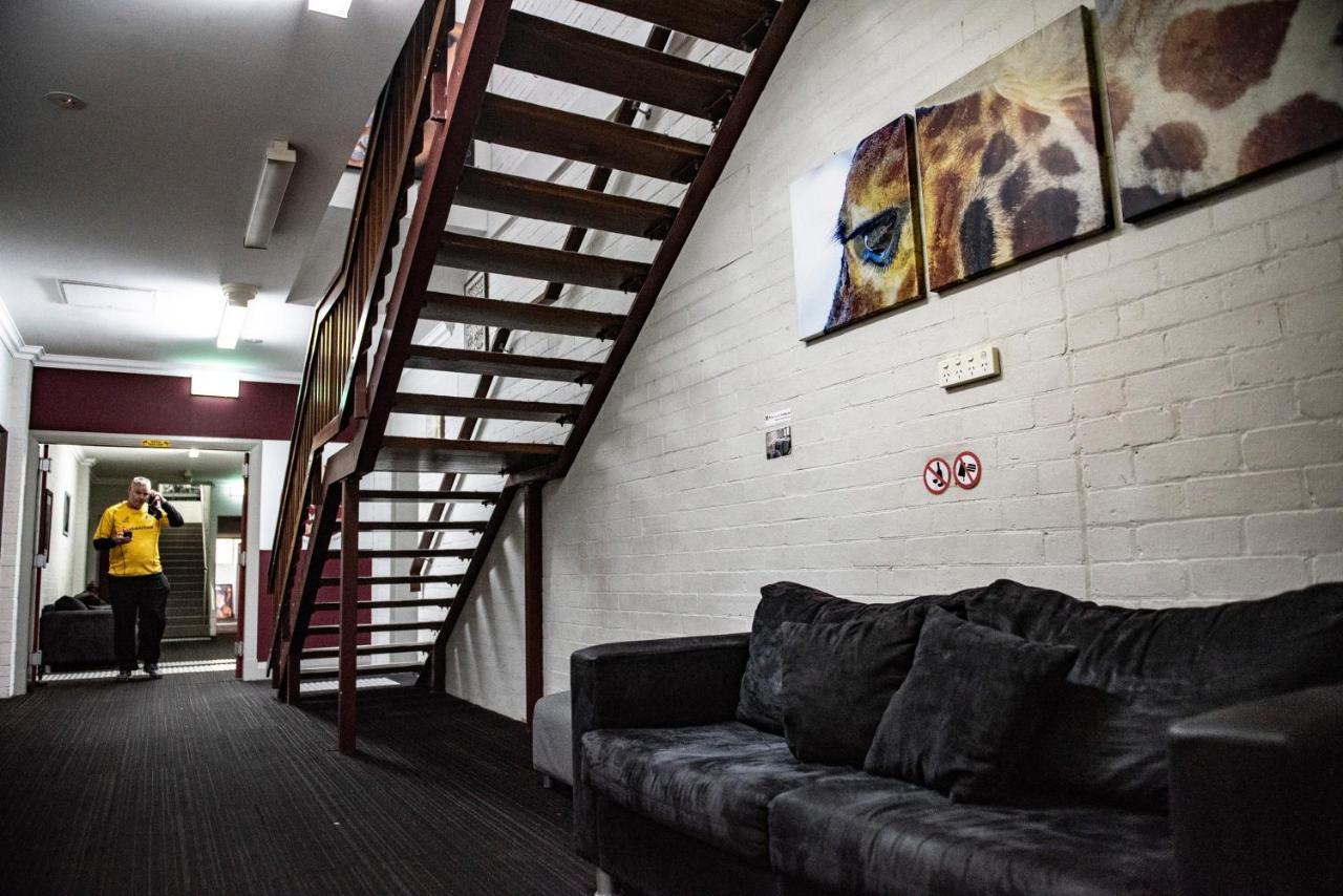 The Emperors Crown Hostel بيرث المظهر الخارجي الصورة