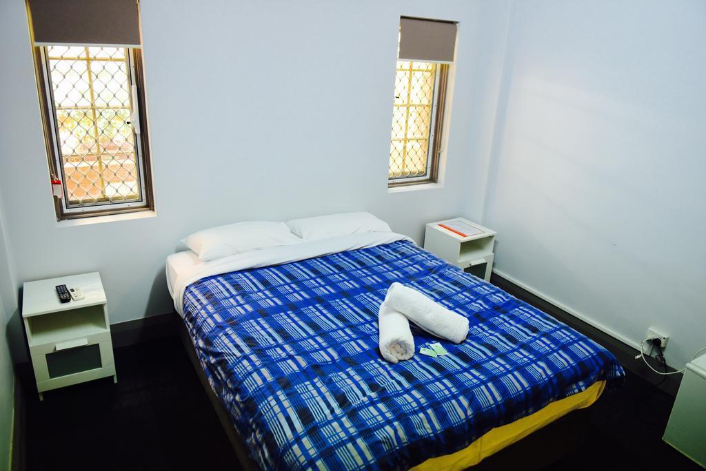 The Emperors Crown Hostel بيرث المظهر الخارجي الصورة