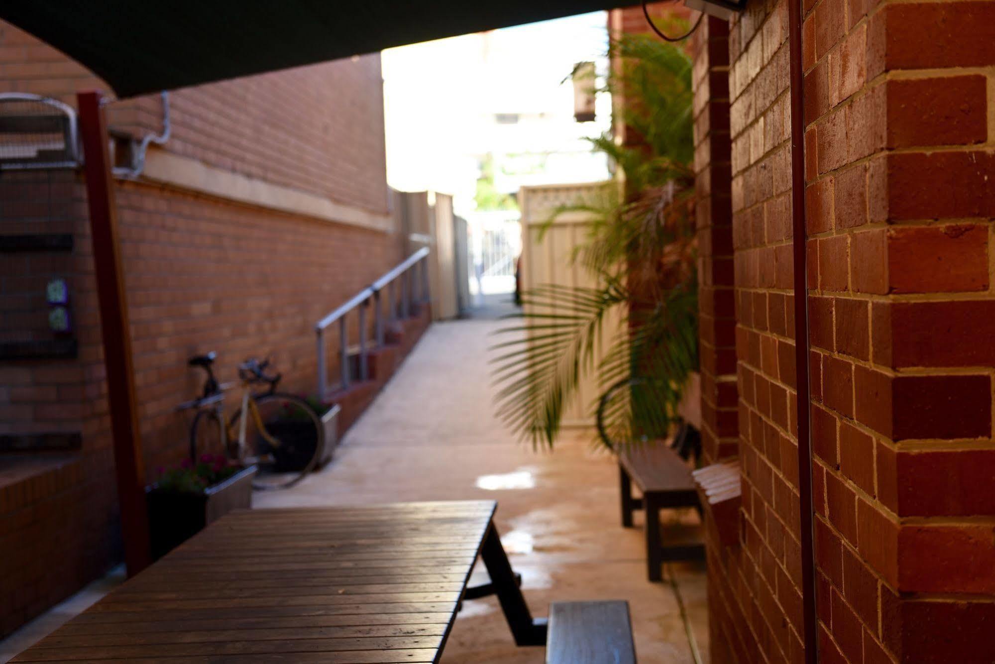 The Emperors Crown Hostel بيرث المظهر الخارجي الصورة